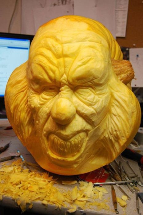 Incredible Pumpkin Carvings (19 pics)