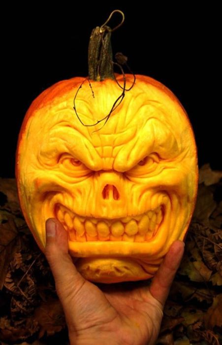 Incredible Pumpkin Carvings (19 pics)