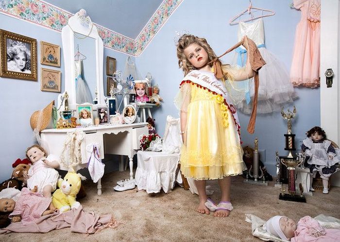 In the playroom (10 pics)