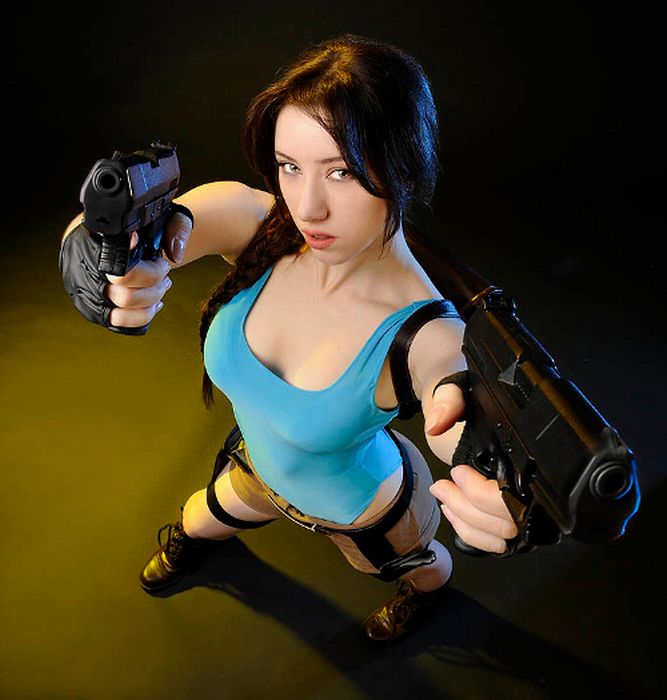 Lara Croft Cosplay (24 pics)