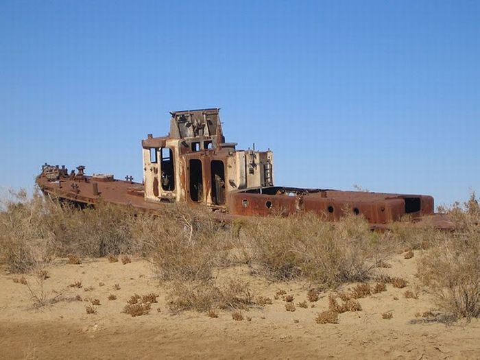 When a Sea Disappears (12 pics)