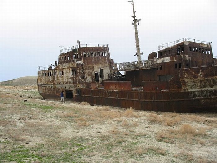 When a Sea Disappears (12 pics)