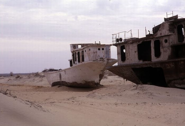 When a Sea Disappears (12 pics)