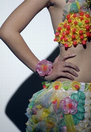 Items Made of Condoms (24 pics)