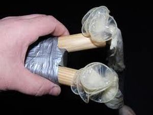 Items Made of Condoms (24 pics)