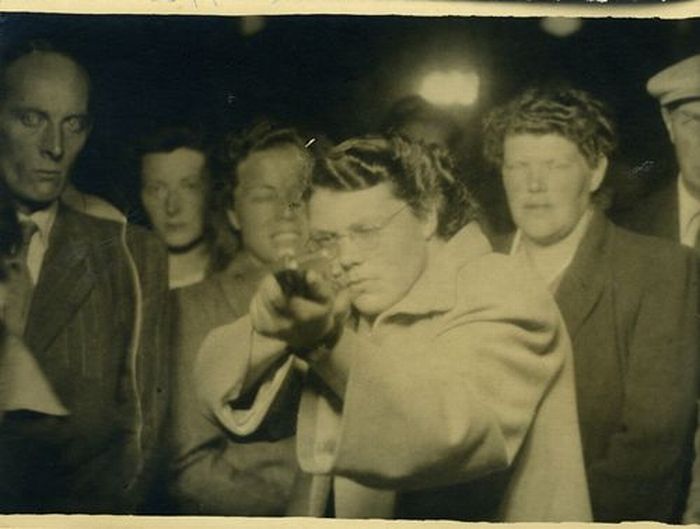 Vintage Photos of Women with Guns (27 pics)