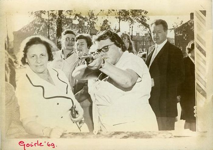 Vintage Photos of Women with Guns (27 pics)