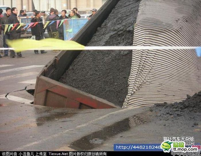 Road Collapse in China (7 pics)