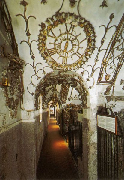 The Crypt of Santa Maria della Concezione (13 pics)