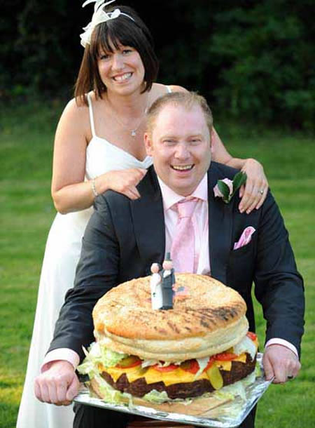 The Weirdest Wedding Cakes (12 pics)