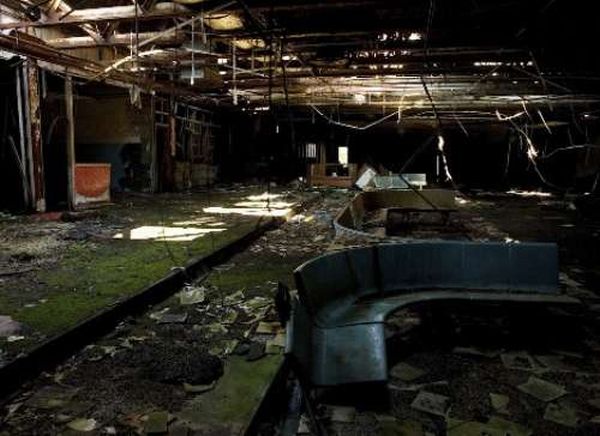 Abandoned Bowling Alleys (24 pics)