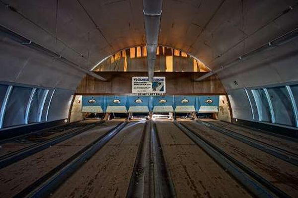 Abandoned Bowling Alleys (24 pics)