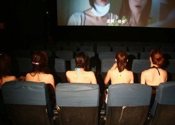 Bikini Girls at a Chinese Movie Theater (4 pics)
