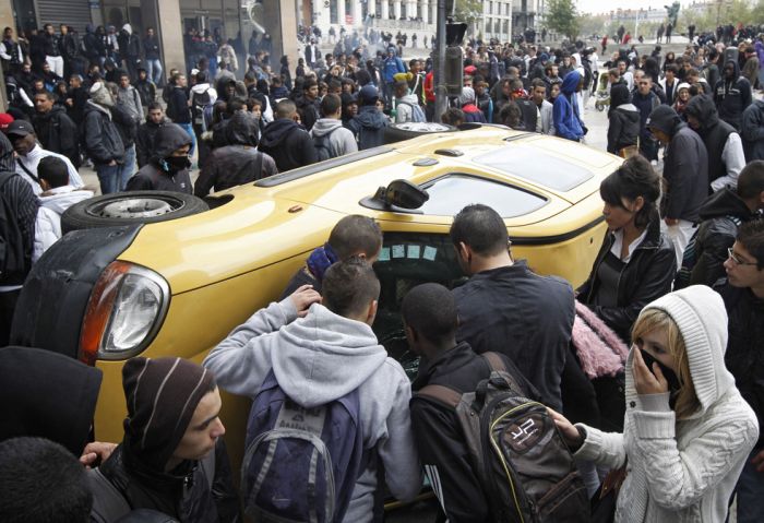 Strikes in France Continue (30 pics)