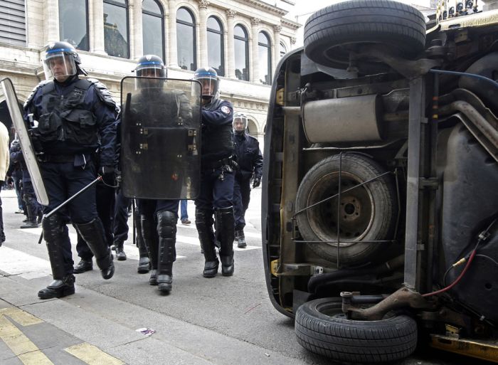 Strikes in France Continue (30 pics)