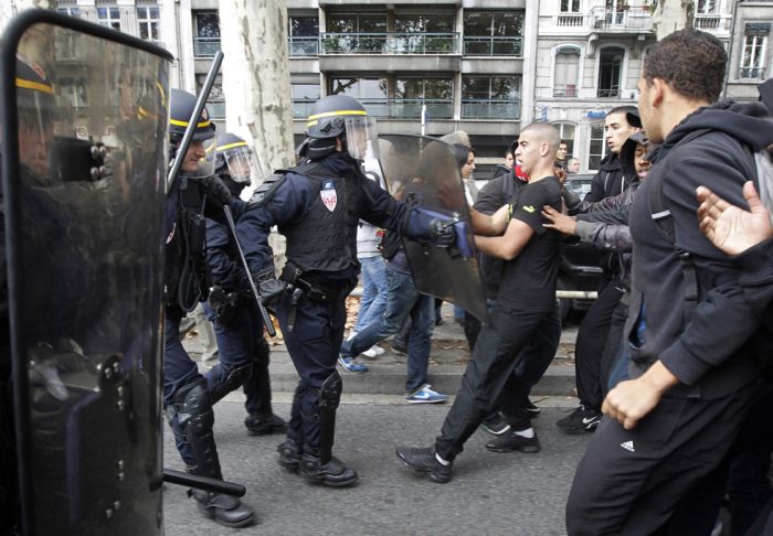 Strikes in France Continue (30 pics)