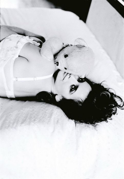 Glamour Photographs of Celebrities by Ellen von Unwerth (18 pics)