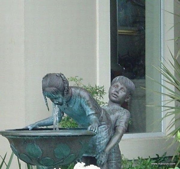 Strange Statues (34 pics)