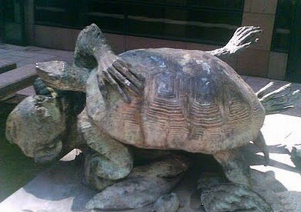 Strange Statues (34 pics)