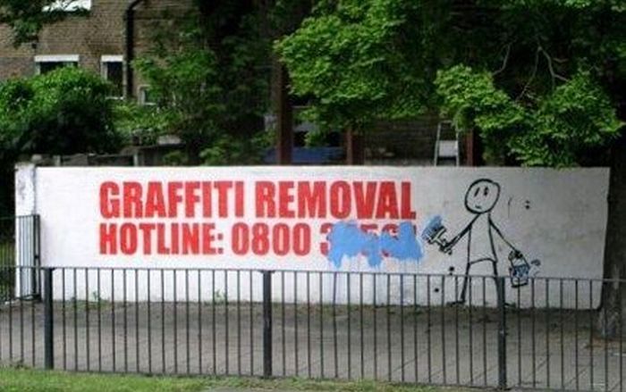 Billboards Improved By Graffiti (40 pics)