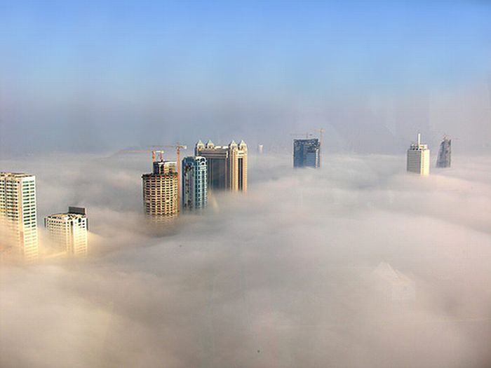 Dubai in the Fog (8 pics)