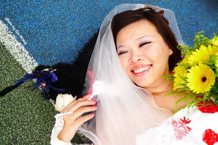Taiwanese Woman Marries Herself (11 pics)