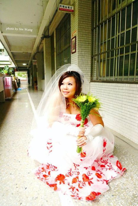 Taiwanese Woman Marries Herself (11 pics)