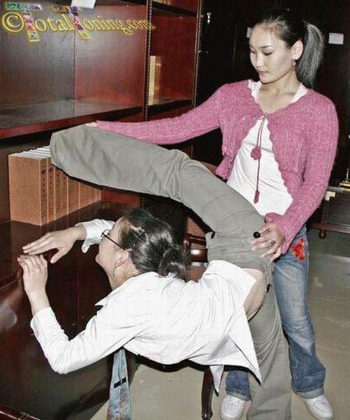 Very Flexible Chinese Girls (38 pics)