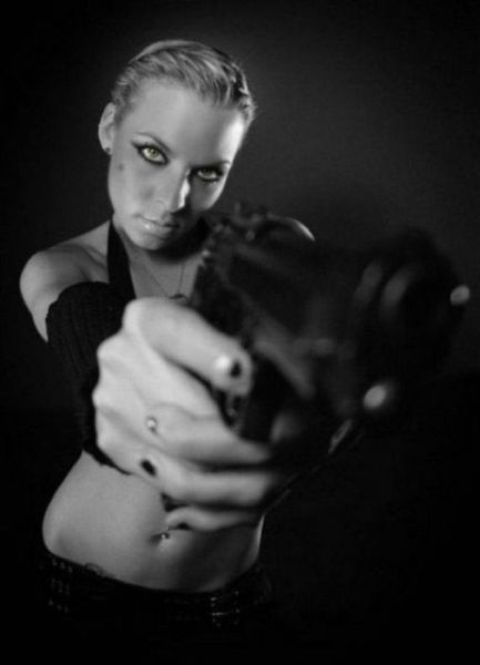 Girls with Guns (41 pics)