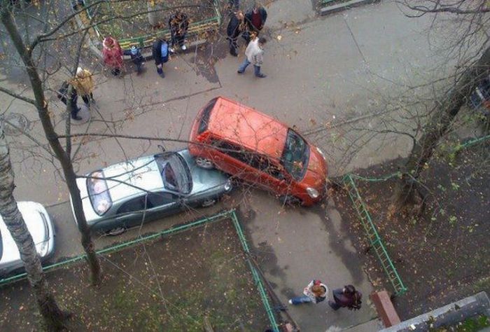 Great Parking Skills (4 pics)