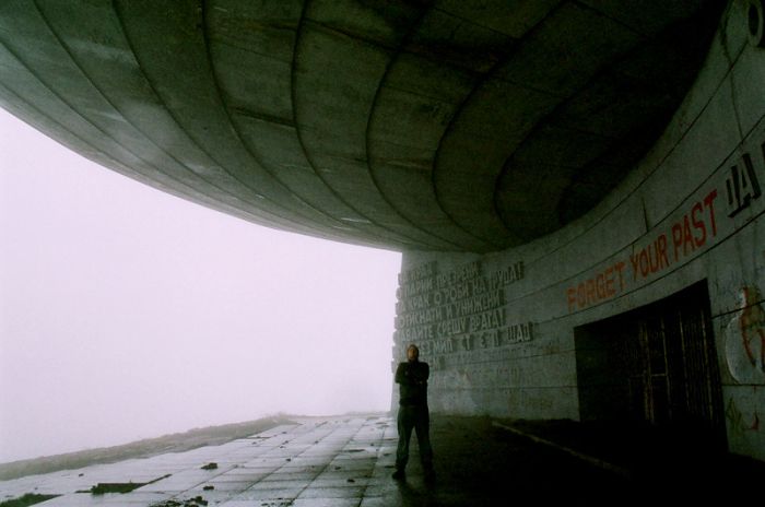 Abandoned Monument in Bulgaria (7 pics)