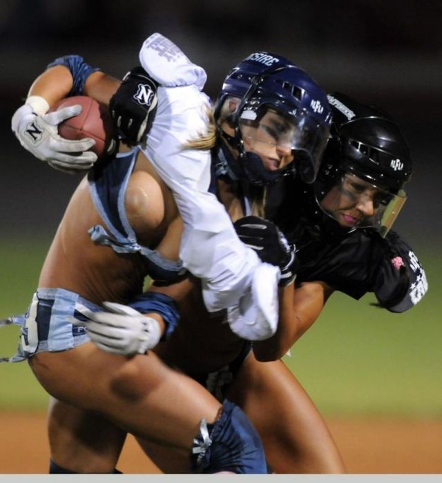 Lingerie Bowl 2010 (23 pics)