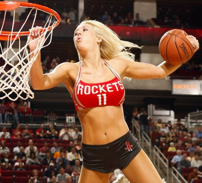 NBA Girls Dunking (30 pics)