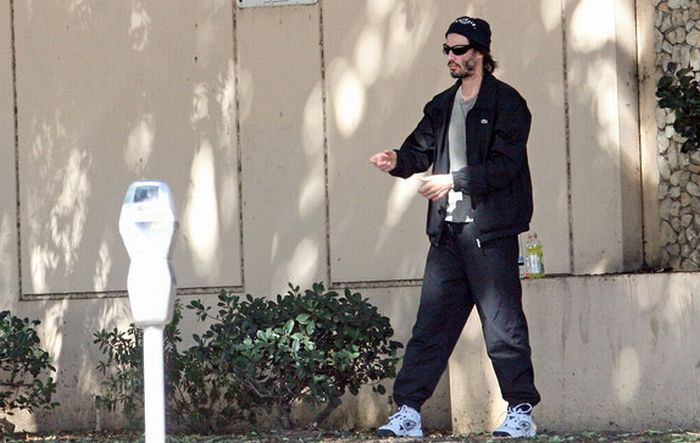 Keanu Reeves Practicing Tai Chi Next To A Parking Lot (9 pics)