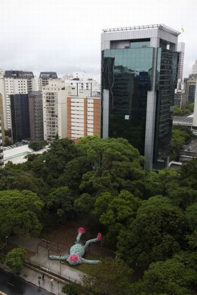 Fat Monkey Statue in Sao Paulo (9 pics)