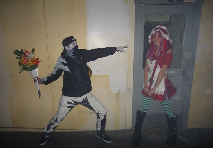 Awesome "Flower Thrower" Costume (10 pics)