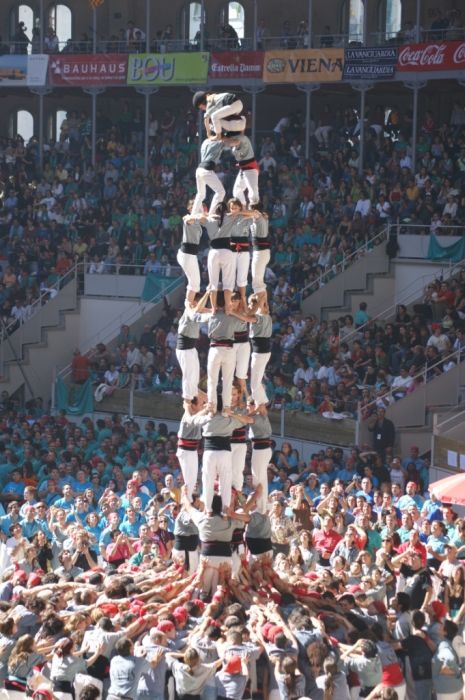 The Human Towers of the Castellers (21 pics)