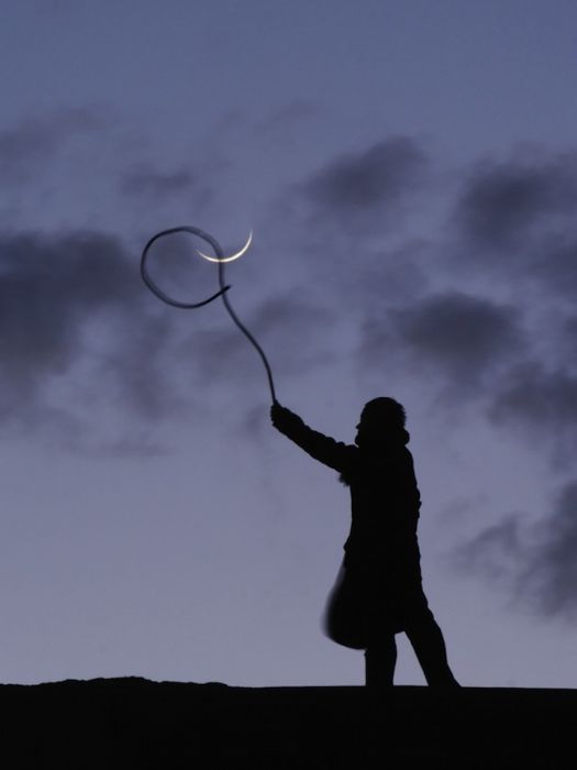 Charming Moon (16 pics)