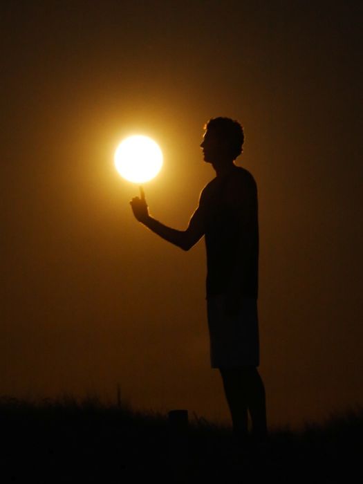 Charming Moon (16 pics)