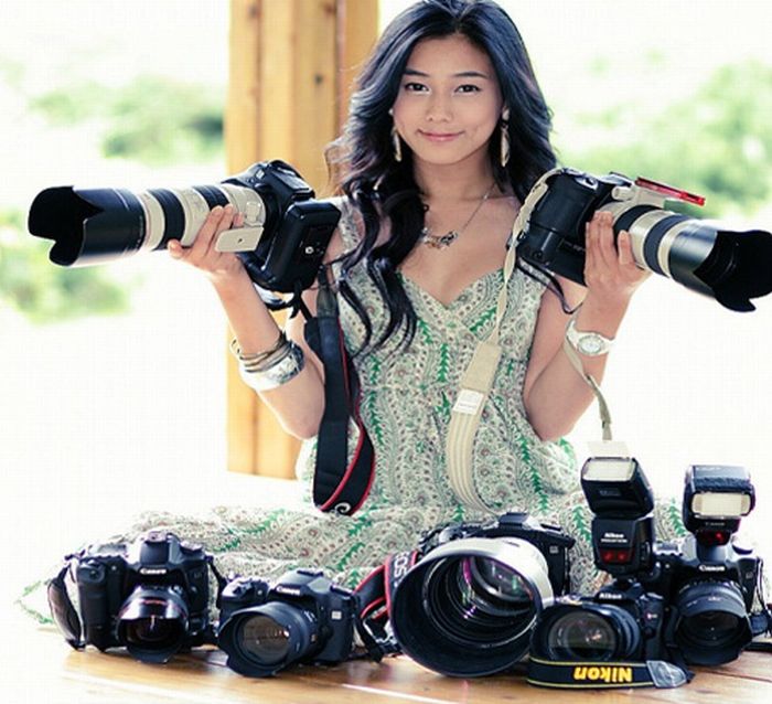 Cute Girls with Cameras (26 pics)
