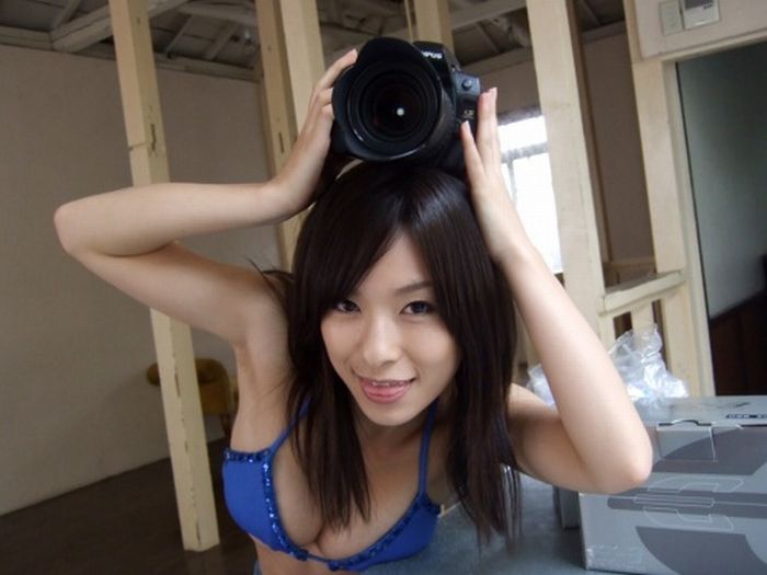 Cute Girls with Cameras (26 pics)