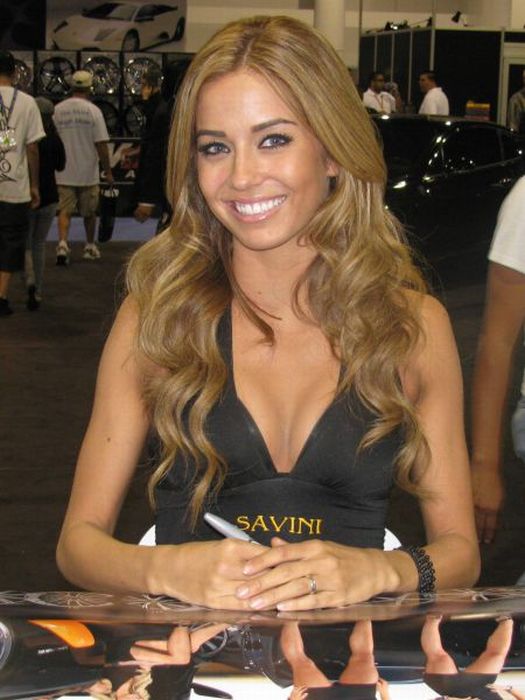 2010 SEMA Show Babes (25 pics)