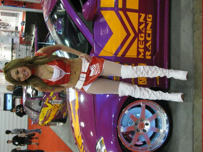 2010 SEMA Show Babes (25 pics)