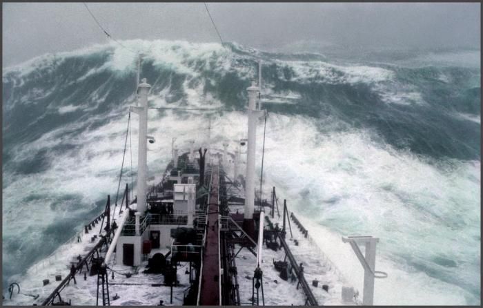 Ships During and After Storm (36 pics)