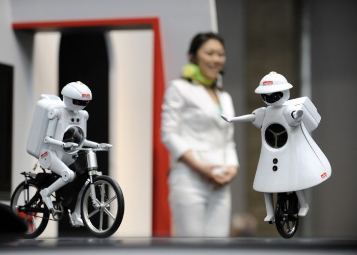 Robots Around the World (33 pics)