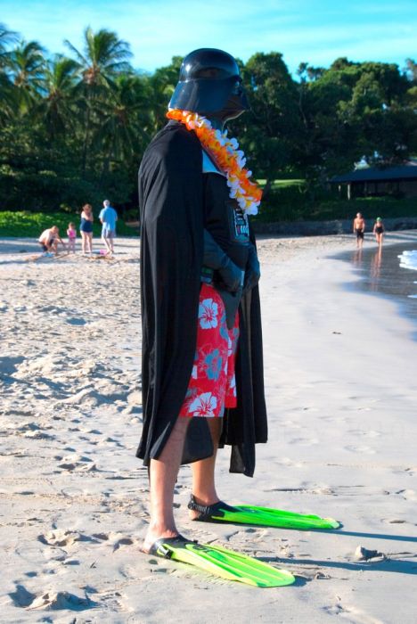 Darth Vader’s Hawaiian Vacation (24 pics)