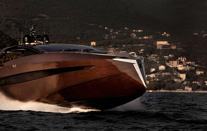 Hedonist Yacht (17 pics)