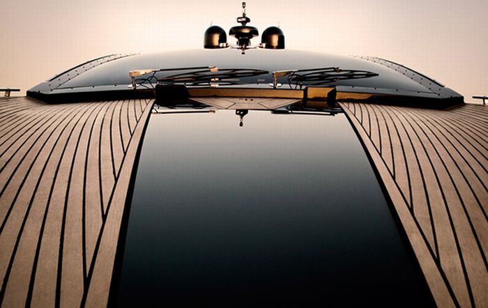 Hedonist Yacht (17 pics)