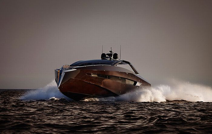 Hedonist Yacht (17 pics)