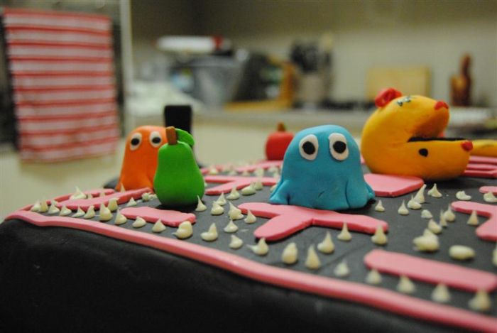 Pac-Man Cake (8 pics)